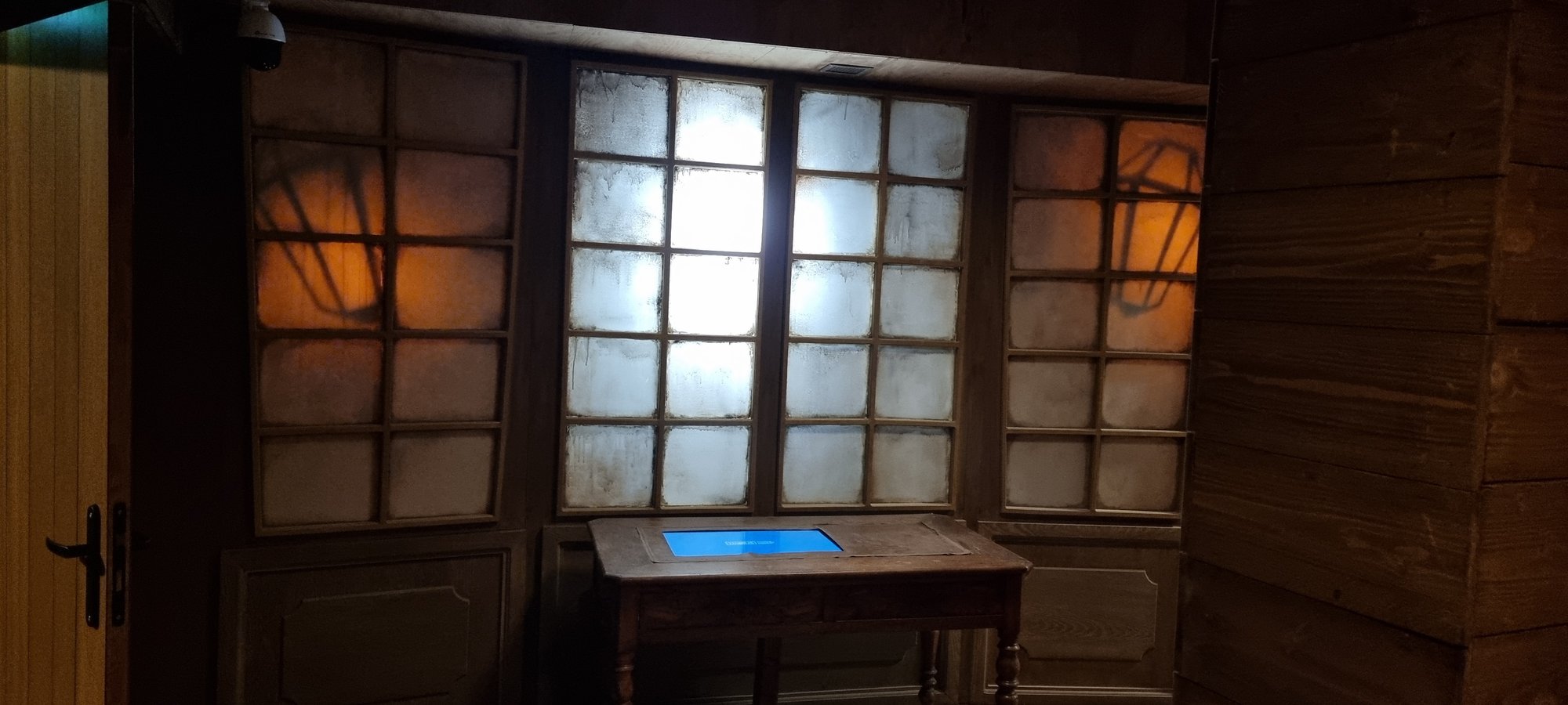 La cabine du capitaine, verrière et bureau de jeu