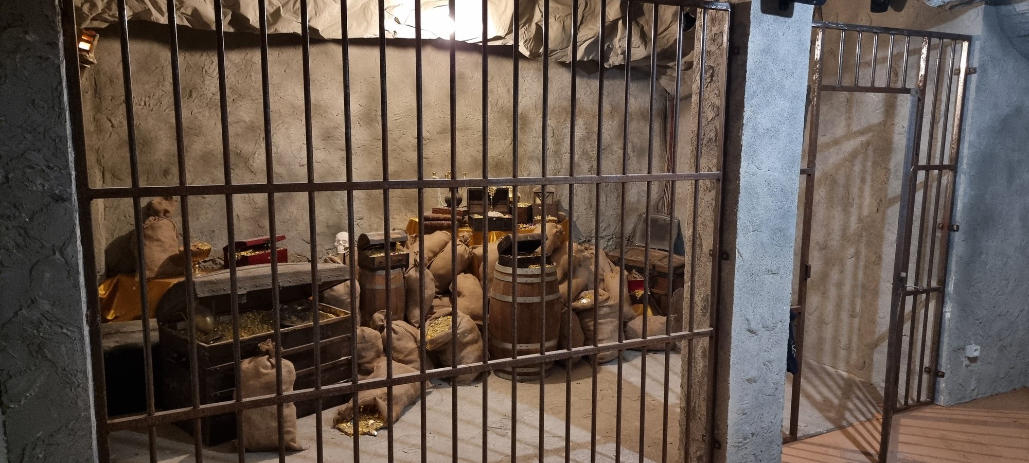 La cage de la salle du trésor et ses accessoires